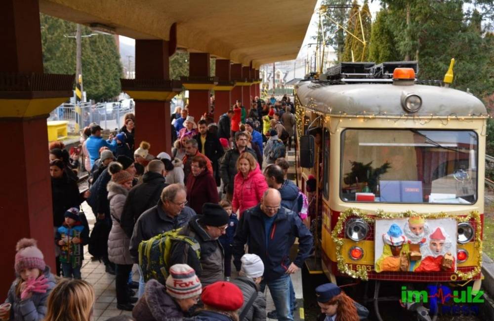 Foto: Trenčianska električka odviezla na Troch kráľov takmer 1 000 cestujúcich, teší sa na ďalšie jazdy