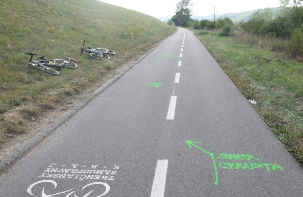 Foto: Pri Vážskom kanáli došlo ku zrážke cyklistov, opitý jazdec vošiel do protismeru žene, ktorá skončila v nemocnici