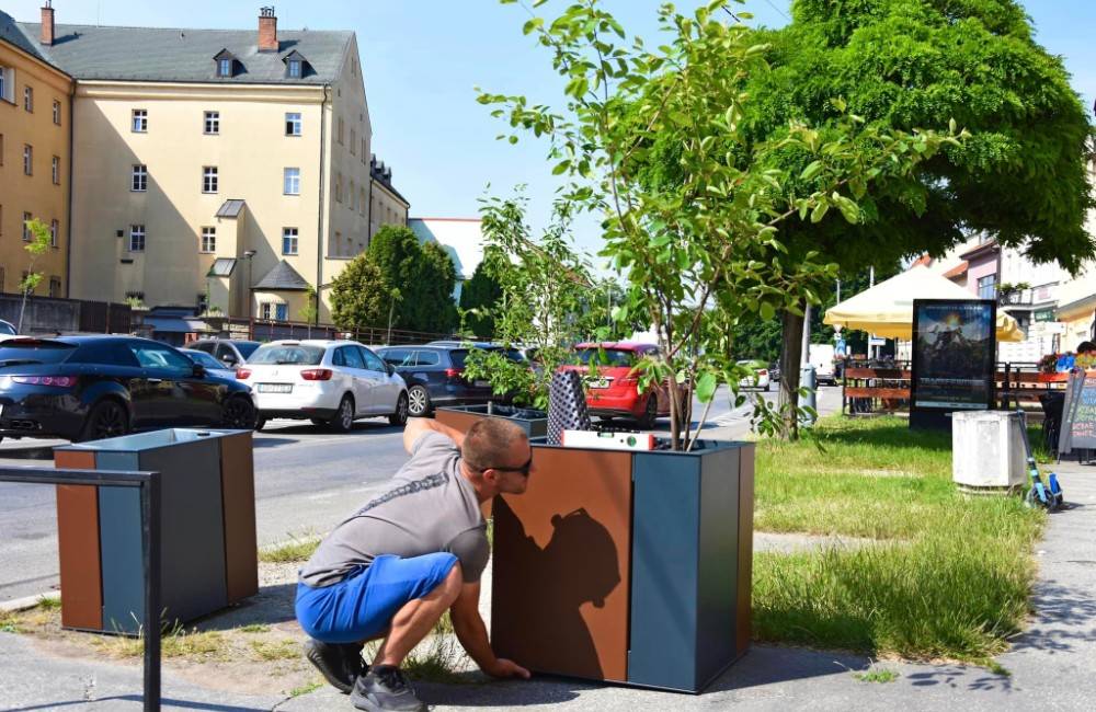 FOTO: V Trenčíne pribudne nová mobilná zeleň a lavičky v rámci 152-tisícového projektu