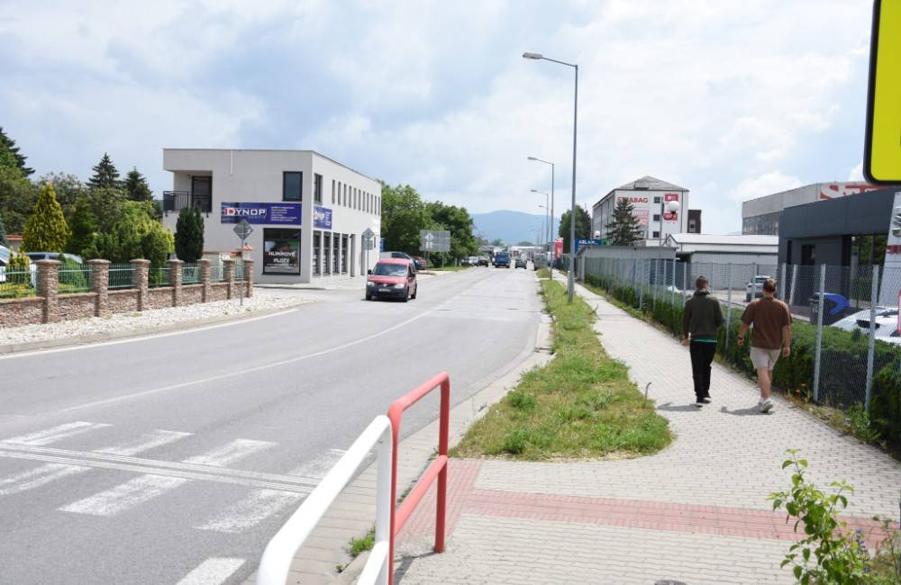 Foto: Na trenčianskej križovatke vybudujú priechody pre chodcov za viac než 92-tisíc eur