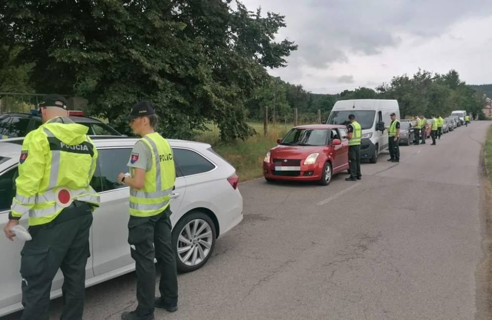 FOTO: Novomestskí policajti vykonali v dvoch okresoch 659 dychových skúšok a udelili 13 pokút