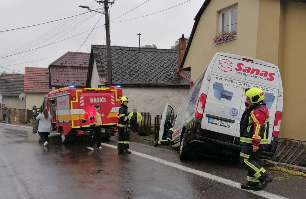 FOTO: Dramatická nehoda na hornej Nitre. Havarované autá len o vlások minuli plynovú prípojku