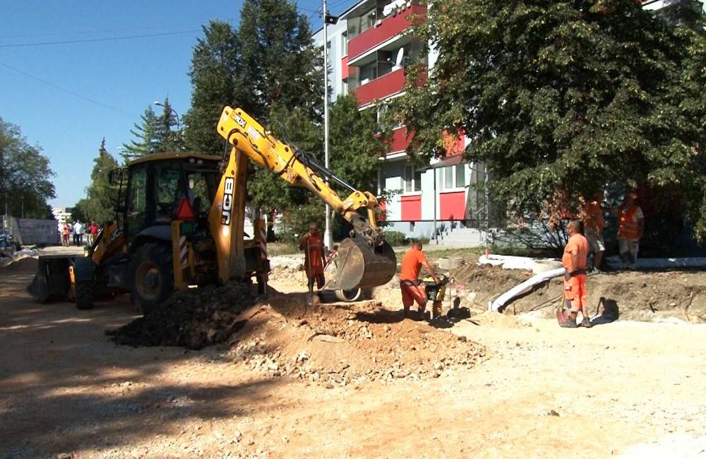 Stavbu kruhového objazdu v Partizánskom komplikujú nečakané problémy | Trenčínak.sk