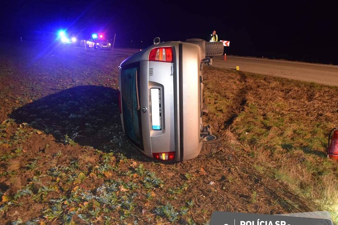 FOTO: Vodič si v pohode šoféroval, keď zrazu sa mu do cesty postavil svah! Príčina bola policajtom hneď jasná