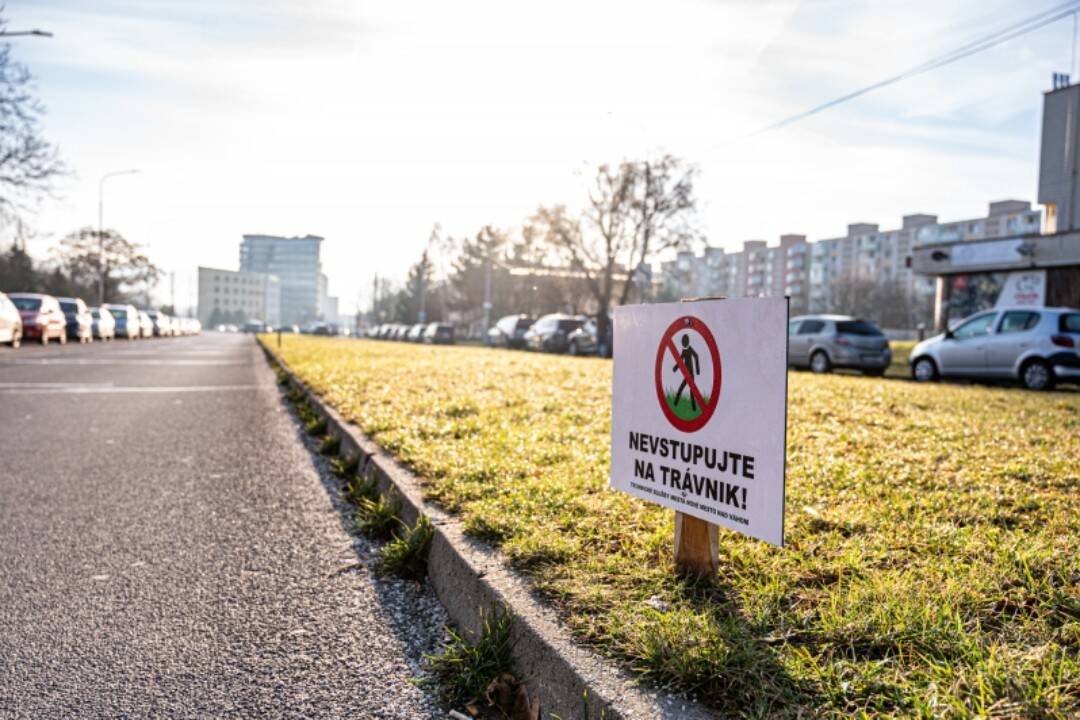 FOTO: Sem nevstupujte! Upozorňuje obyvateľov aj návštevníkov Nové Mesto nad Váhom