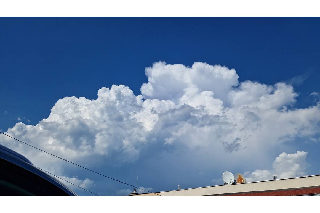 Foto: V týchto okresoch Trenčianskeho kraja je veternejšie: Meteorológovia vydali výstrahu