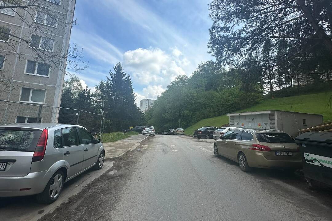 Foto: Na sídlisku Rozkvet v Považskej Bystrici rozkopú cestu. Počítajte s dopravnými obmedzeniami