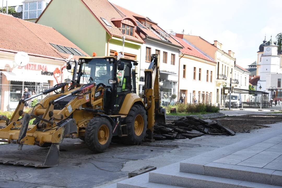 Začali práce na pešej zóne v Trenčíne. Centrum bude pre rekonštrukciu čiastočne uzatvorené