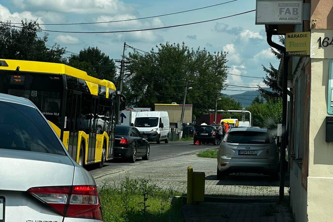 Foto: AKTUÁLNE: Nehoda v Prievidzi, počítajte so zdržaním