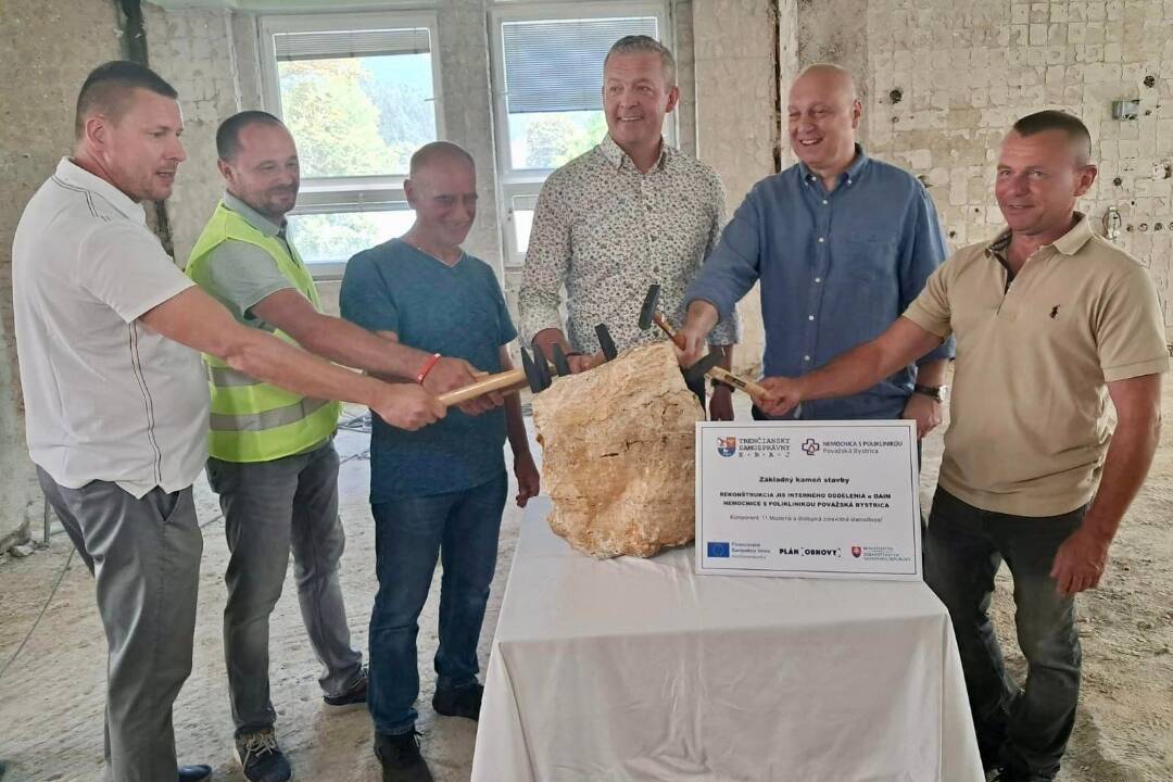 FOTO: V považskobystrickej nemocnici odštartovali dve zásadné investície. Ktoré oddelenia sa dočkajú obnovy?