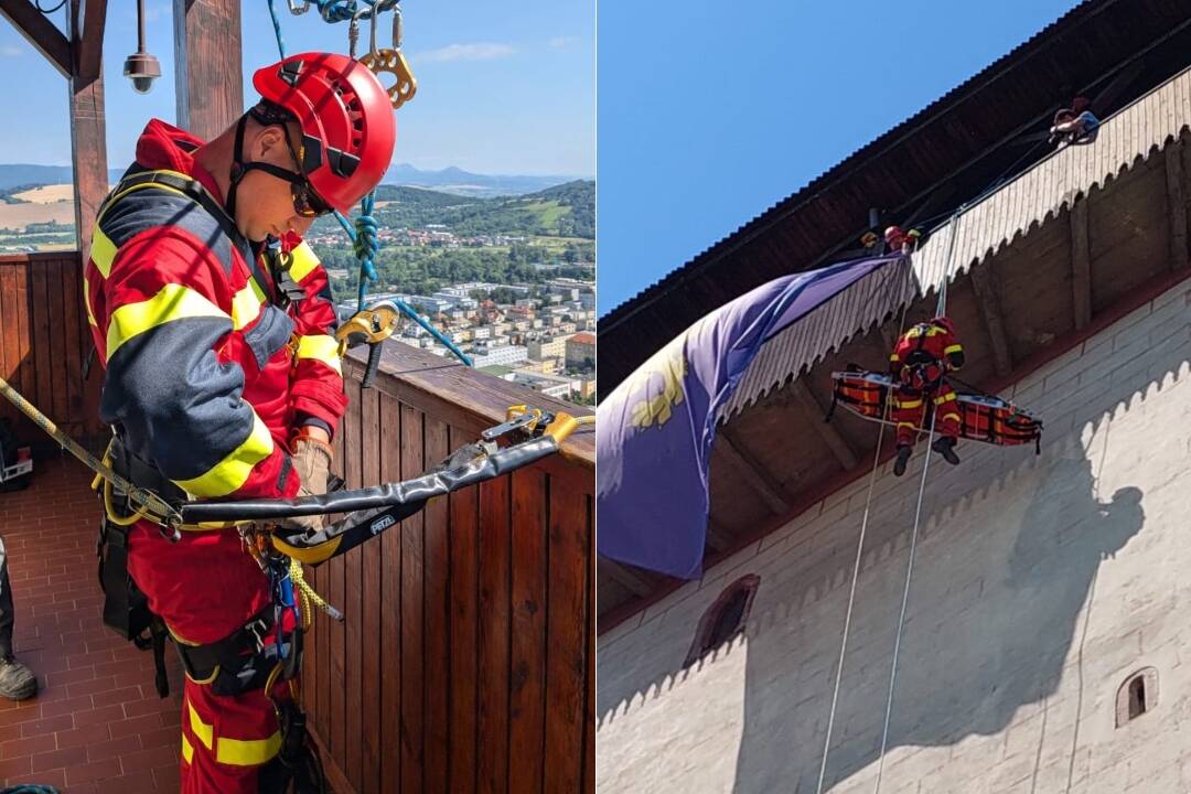 Foto: Hasiči z Trenčína zachraňovali zranenú osobu z veže Trenčianskeho hradu. Našťastie išlo len o cvičenie