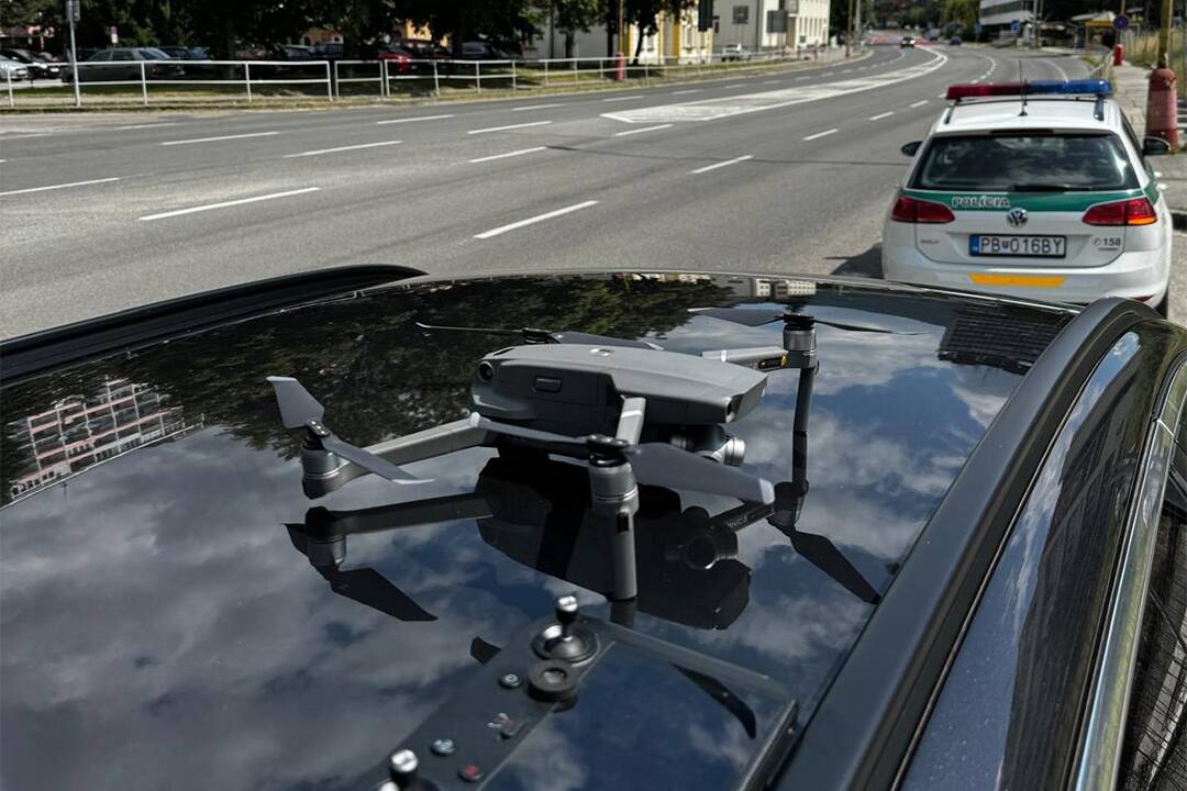 Foto: To že nevidíte policajtov neznamená, že oni nevidia váš priestupok. Tí trenčianski si na vás posvietia dronmi