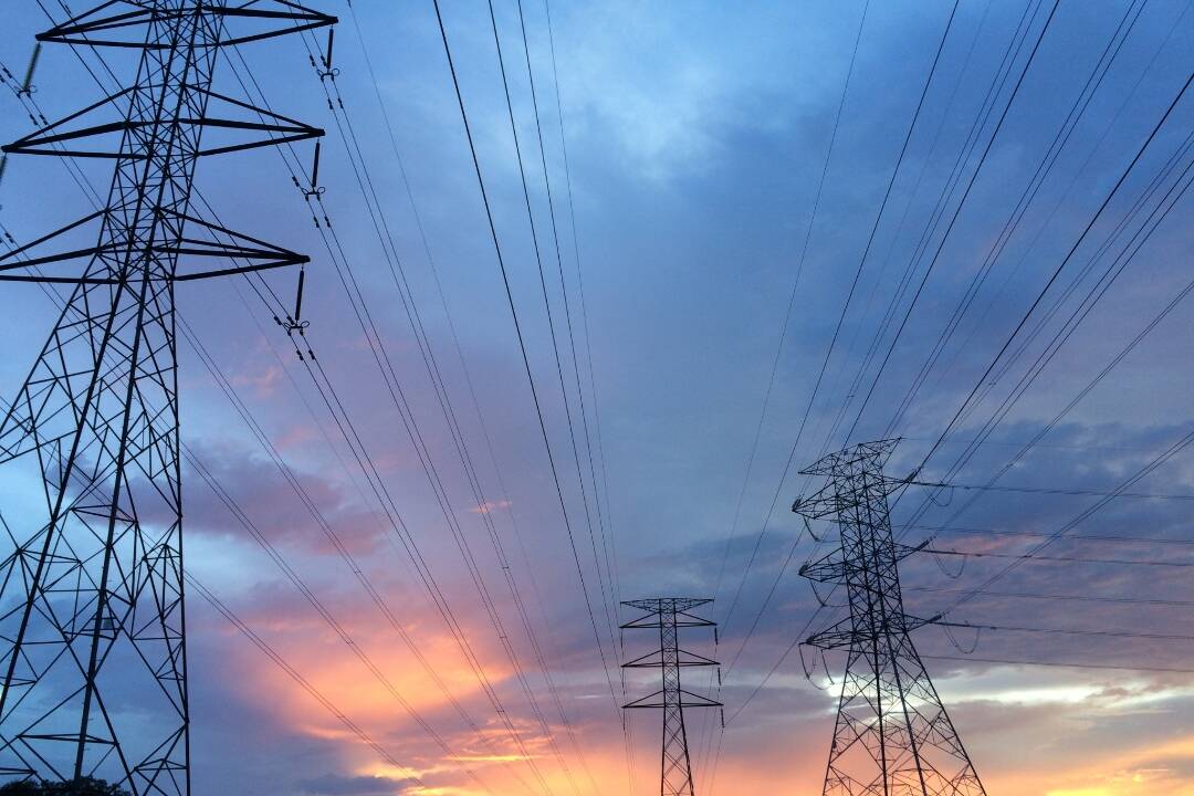 Foto: Niekoľko ulíc v Brezovej pod Bradlom čaká už dnes odstávka elektriny. Pozrite sa, ktorých lokalít sa to týka