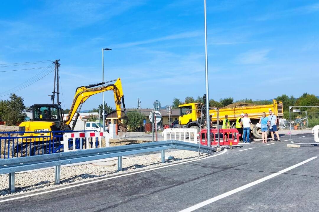 FOTO: Od stredy počítajte s obmedzením v Ilave. Cesta od mosta ponad Vážsky kanál bude prejazdná v jednom pruhu