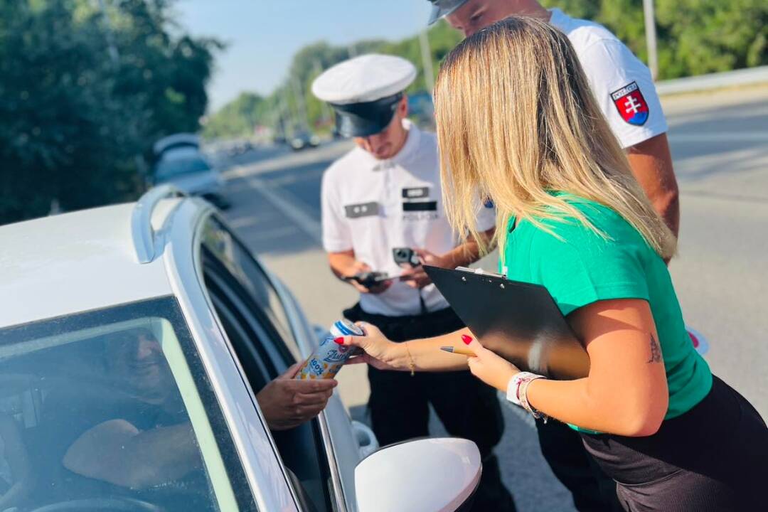 Foto: Polícia spustila veľkú akciu na cestách Trenčianskeho kraja. Chytať chcú najmä opilcov za volantom