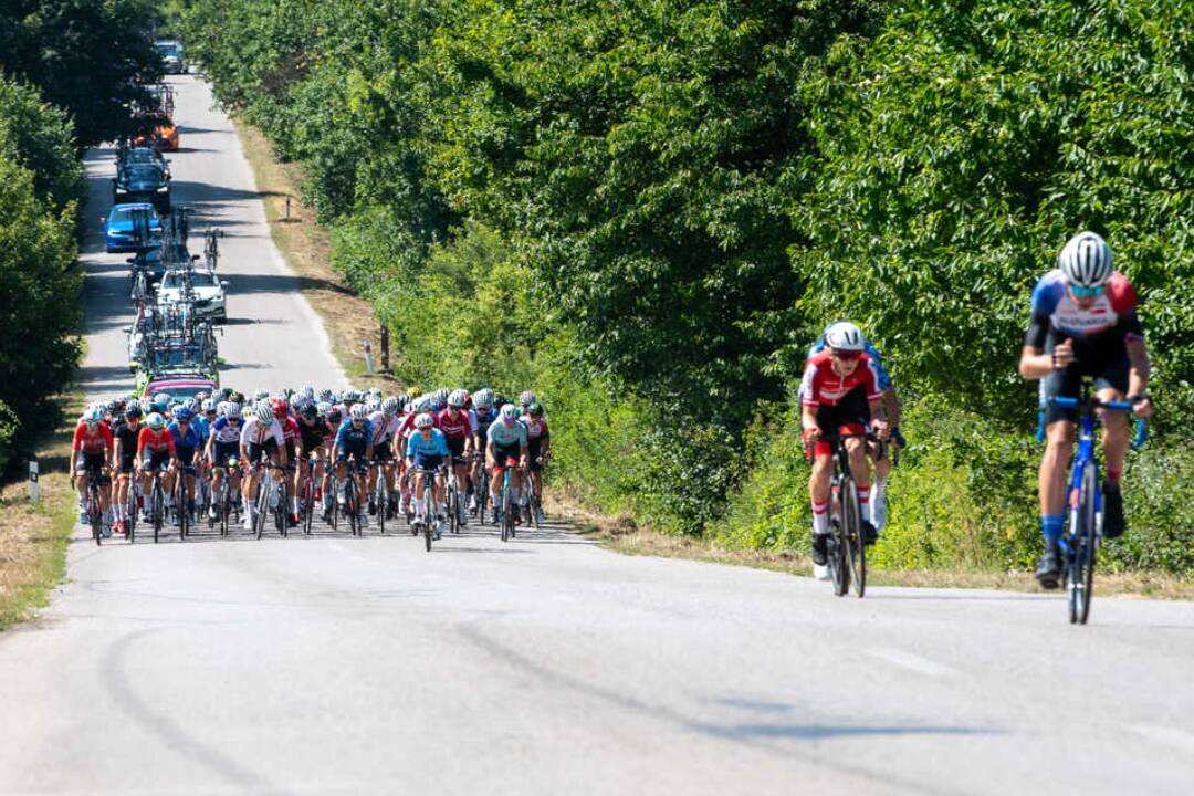 Foto: Ilavským okresom prejde viac ako 120 cyklistov: Ktoré cesty budú cez víkend uzavreté?