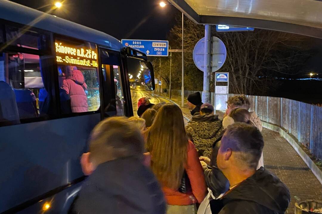 Regionálne nočné spoje budú premávať aj naďalej. Cestujúcich potešilo, že pribudol jeden navyše