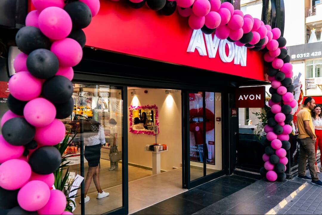 Foto: Avon naďalej pokračuje v predaji aj u nás. Naše produkty na Slovensku sú bezpečné, tvrdia