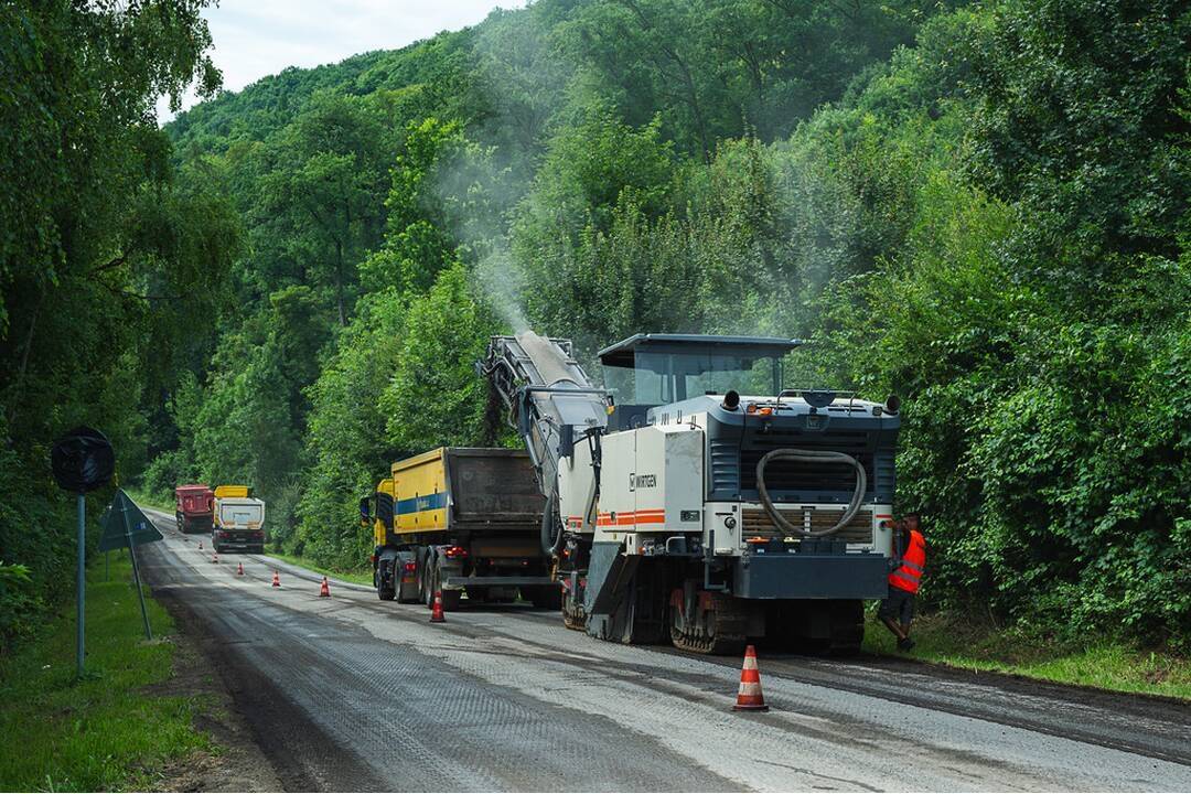 Foto: Trenčianska župa rekonštruuje tri cesty na území kraja, budú čiastočne uzavreté až do polovice novembra