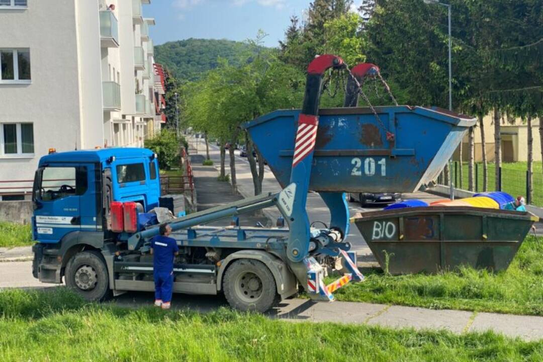 Foto: Trenčania, viete kde pokračuje jesenné upratovanie? Na odloženie odpadu máte poslednú možnosť