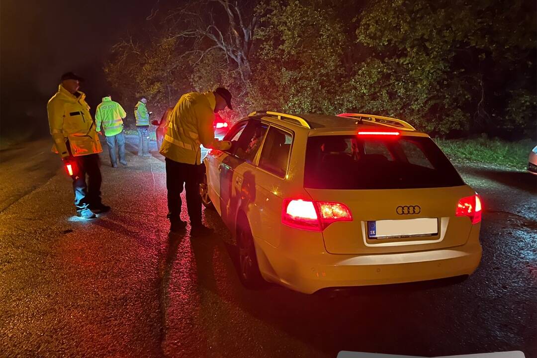 FOTO: Zostatkový alkohol z víkendu? Dnes ráno kontrolovala polícia tisícky šoférov, niektorí nafúkali