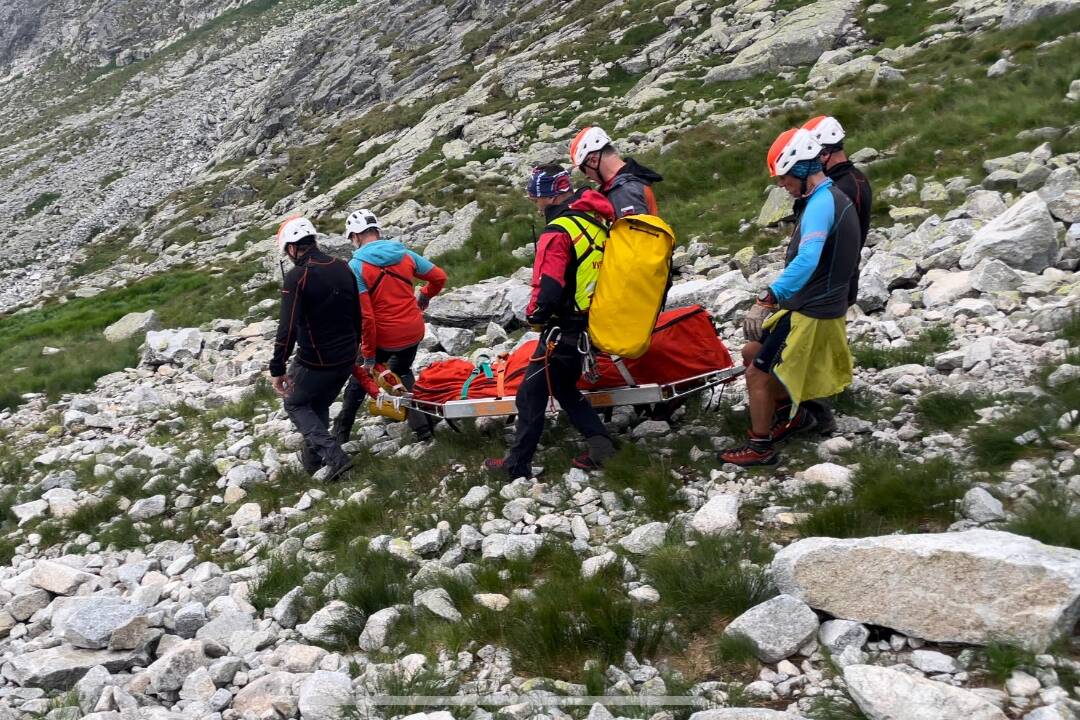 Foto: Hory si toto leto vyžiadali viac obetí, než vlani. Koľko turistov potrebovalo pomoc horských záchranárov?