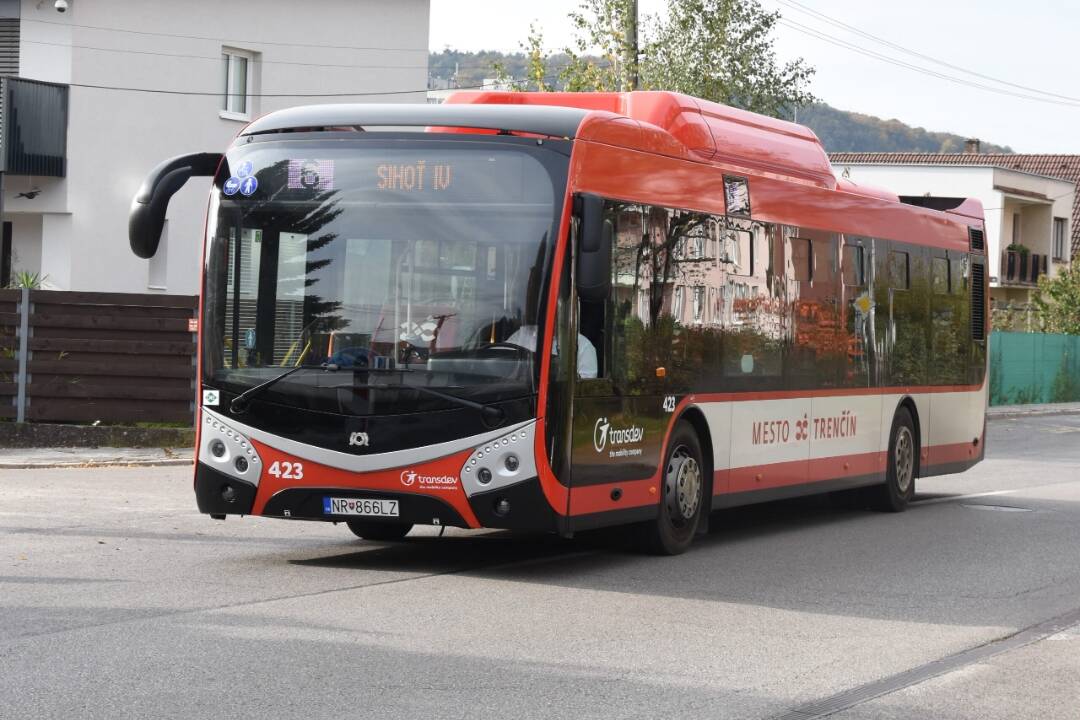 Foto: Sťažnosti na vodičov MHD sa stupňujú, často sa opakuje jeden problém. Čo najviac Trenčanom prekáža?