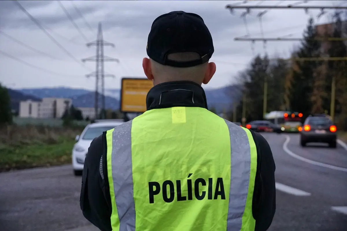 Foto: Vodiči dávajte si pozor, aktuálne je dopravná nehoda smerom z Bánoviec na Trenčín, cesta je prejazdná, no zdržíte sa