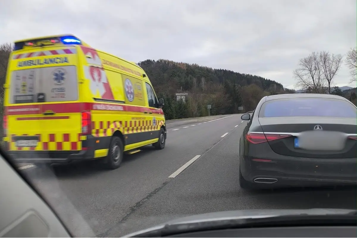 Foto: AKTUALIZOVANÉ: Cesta medzi Prievidzou a Handlovou je už prejazdná bez obmedzení