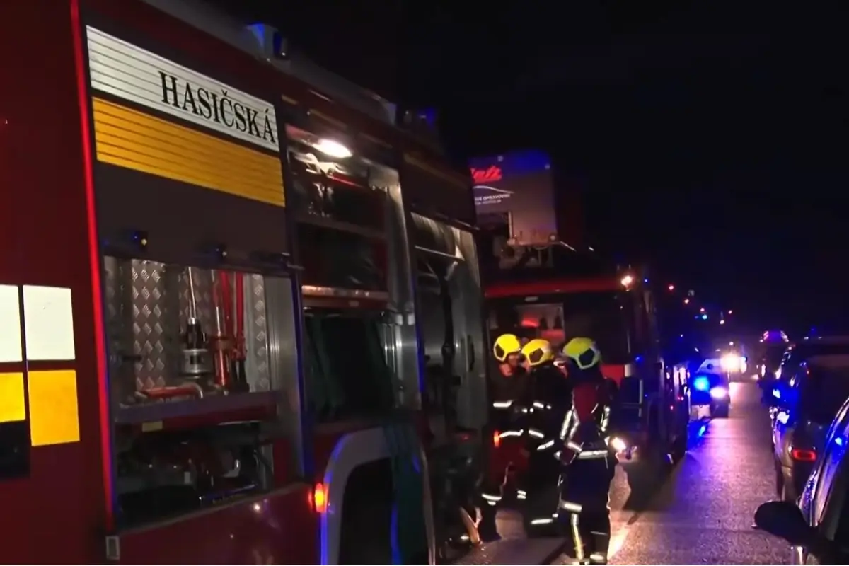 FOTO: Seniori z Prievidze prišli pred Vianocami o byt. Požiar ho takmer úplne zničil a sami rekonštrukciu nezvládnu