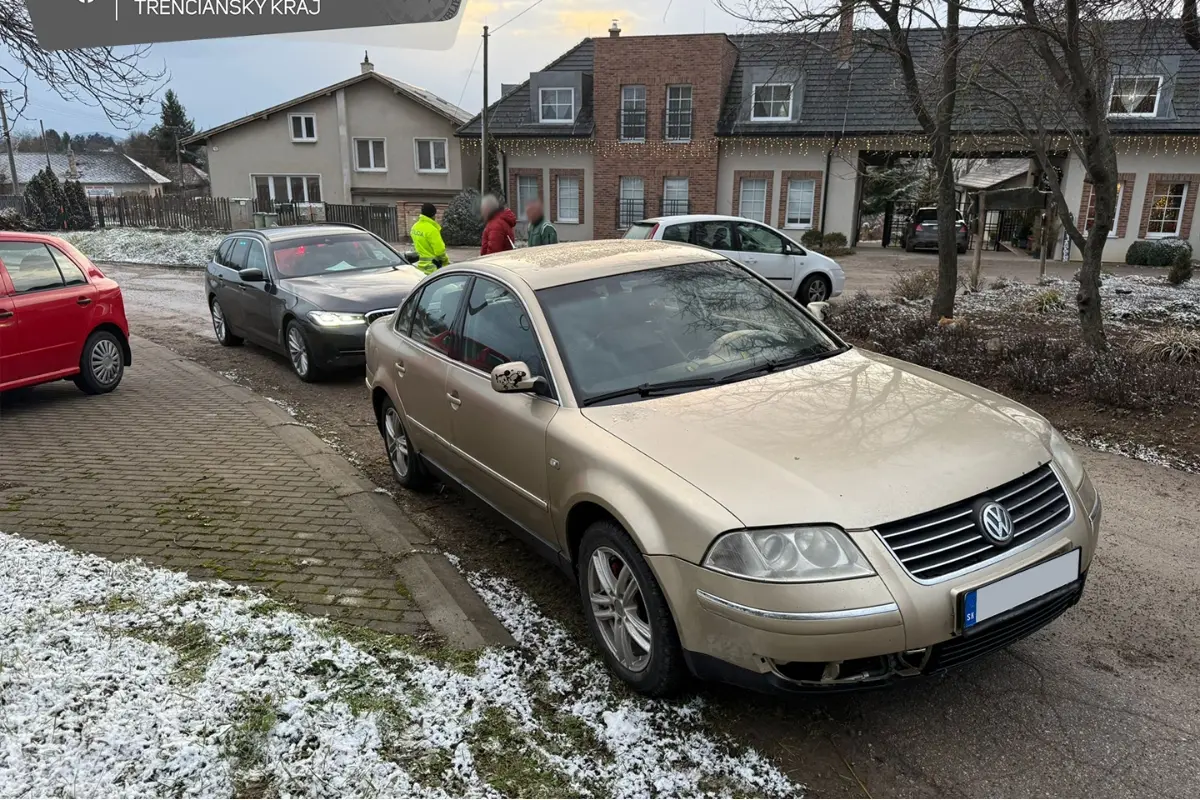 Foto: Polícia z Trenčína zastavila vodiča, ktorý jazdil pod vplyvom drog, s ukradnutou ŠPZ a ešte aj v podmienke