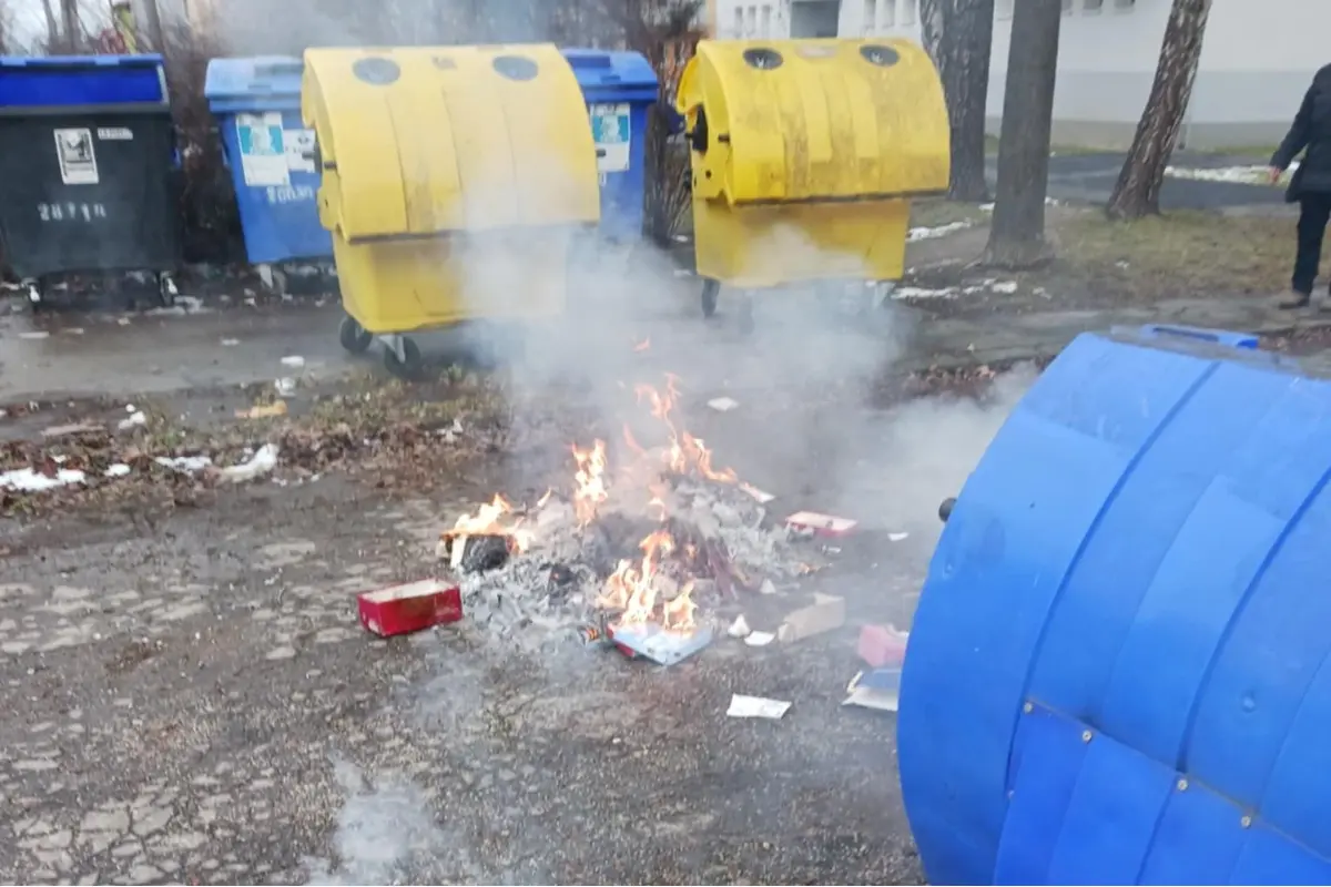 FOTO: Podpálený kontajner, rozbité zrkadlo či zlomená lipa. V obci pri Ilave sa rozšíril vandalizmus