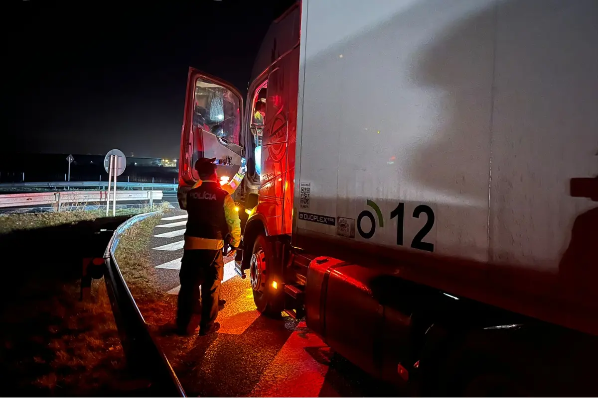 FOTO: Jeden kamionista nafúkal nad 1 promile, ďalší jazdil opitý so zákazom šoférovania. Policajti kontrolovali vodičov