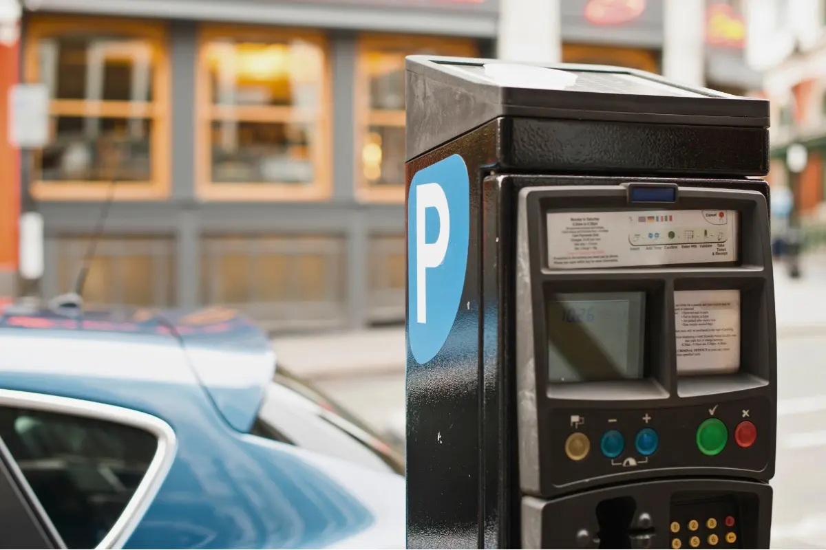 Foto: Trenčianske Teplice zavádzajú regulované parkovanie. Od apríla vstúpi do platnosti nový elektronický systém