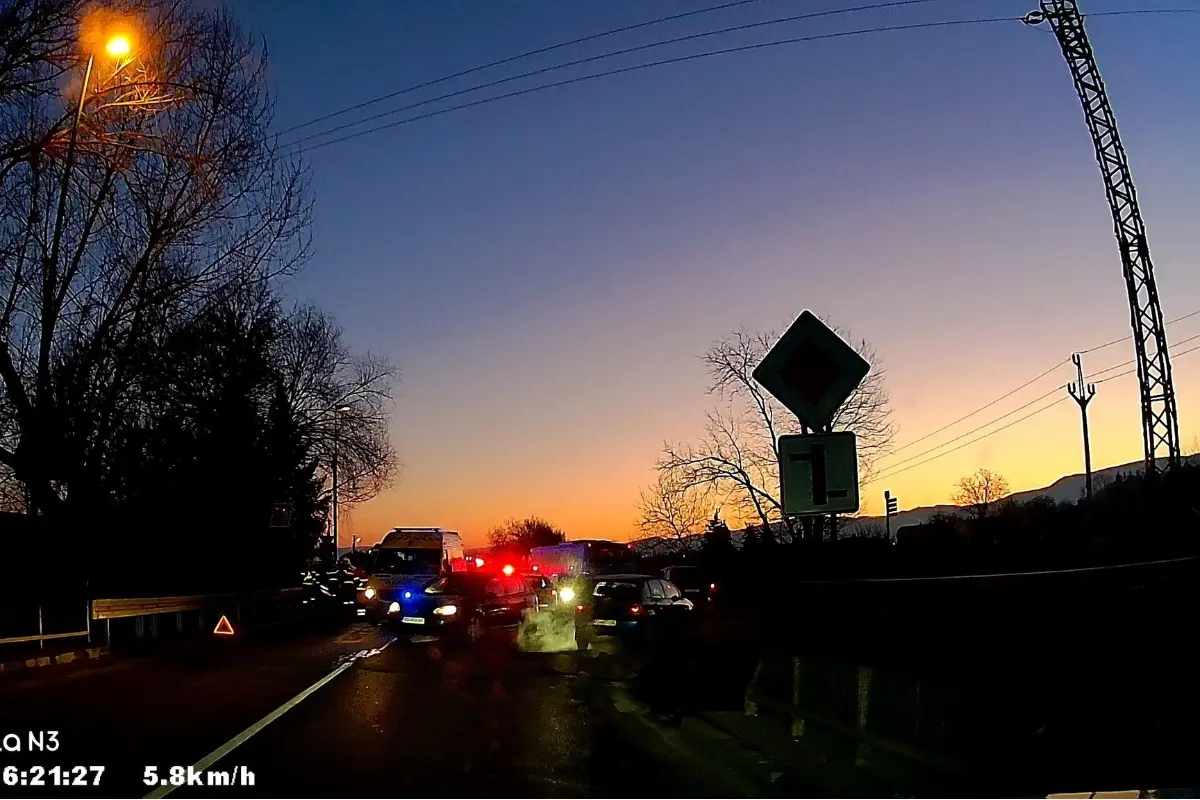 FOTO: Vodiči, v Novákoch na Trenčianskej ulici sa stala dopravná nehoda, výrazne sa zdržíte a nehoda je aj pri Beckove