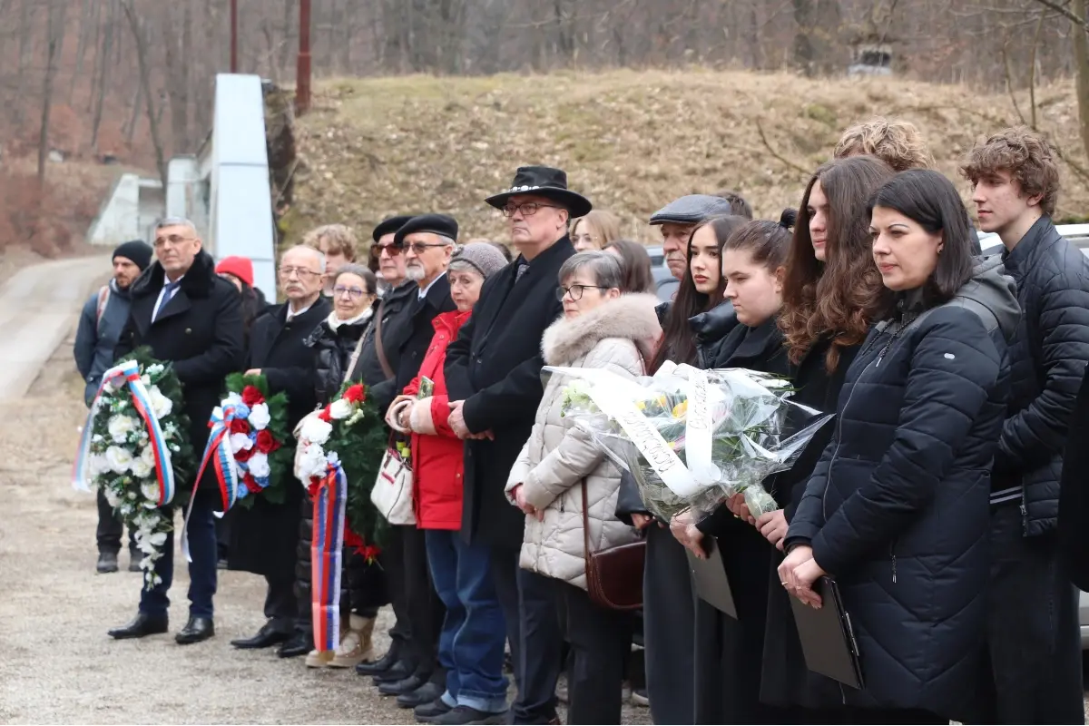 FOTO: Od tragédie uplynulo 80 rokov. V Dubnici nad Váhom si pripomenuli výročie brutálnej vraždy 26 Rómov