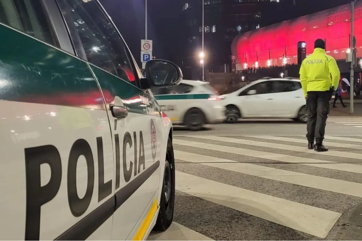 Foto: Vodič, ktorý takmer zrazil chodkyňu pri Dolnej Breznici a z miesta nehody ušiel, prišiel o vodičský preukaz