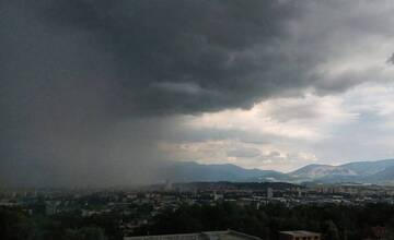 Užite si posledné slnečné lúče. Meteorológovia vydali najvyššie varovanie pred búrkami, udrie tlaková níž Juli