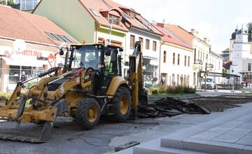 Začali práce na pešej zóne v Trenčíne. Centrum bude pre rekonštrukciu čiastočne uzatvorené