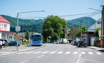 FOTO: Motoristi v Domaniži jazdia po zmodernizovanej ceste. Ktoré úseky plánuje župa dobudovať?