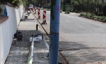 FOTO: Rekonštrukcia na Kmeťovej ulici v Dubnici nad Váhom finišuje