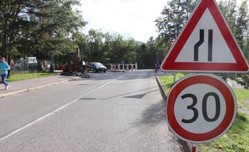 FOTO: Koniec rýchlym jazdám cez mesto. Dubnica nad Váhom rieši problematickú križovatku