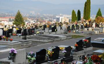 Cintoríny v Trenčíne sú tieto dni otvorené dlhšie. Posilnené budú aj hliadky mestskej polície