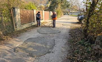 FOTO: V Púchove opravovali cestu. O niekoľko hodín ju zničili vodiči, ktorí nerešpektovali dopravné značenie