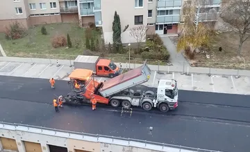 Na Juhu v Trenčíne už finišujú s rekonštrukciou cesty. Časť ulice J. Halašu bola uzavretá vyše mesiaca