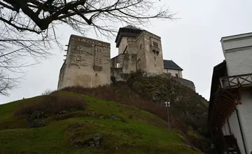 FOTO: Trenčiansky hrad čaká rekonštrukcia, akú ešte žiadna pamiatka nedosiahla. Za 6,5 milióna zmení svoj vzhľad 