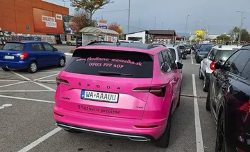 Pamätáte si ružové auto hodinovej manželky v Trenčíne? Odpadnete, čo sa kreatívnej Lucie opýtal klient 