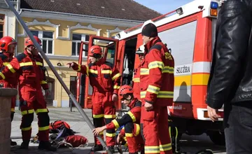 Trenčania, nezľaknite sa, na námestí práve prebieha cvičenie hasenia simulovaného požiaru