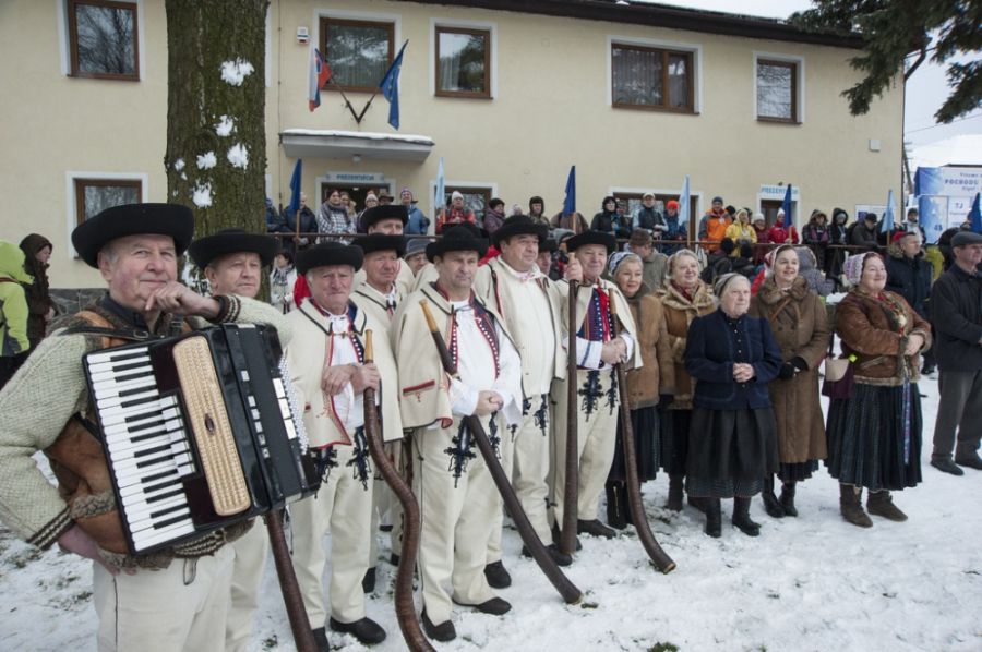 Na 43. Pochode vďaky vzdali hold padlým hrdinom, spomienková slávnosť v obci Cigeľ mala hojnú účasť, foto 1