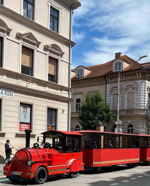 FOTO: Na majestátny Trenčiansky hrad opäť vyrazí obľúbený vláčik. Tohtoročnú sezónu začne už 29. apríla, foto 2